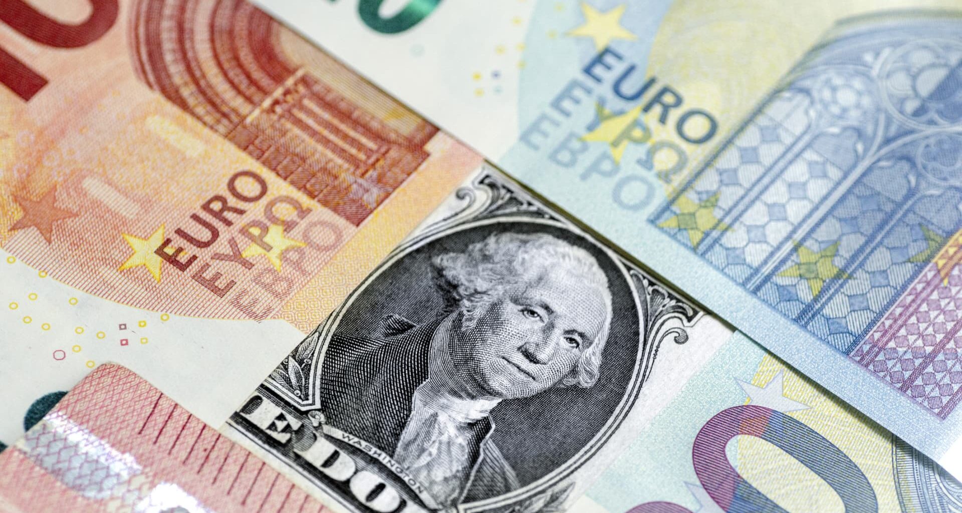 Dollar strengthens as Iran talks fail, HSBC backs greenback to soften