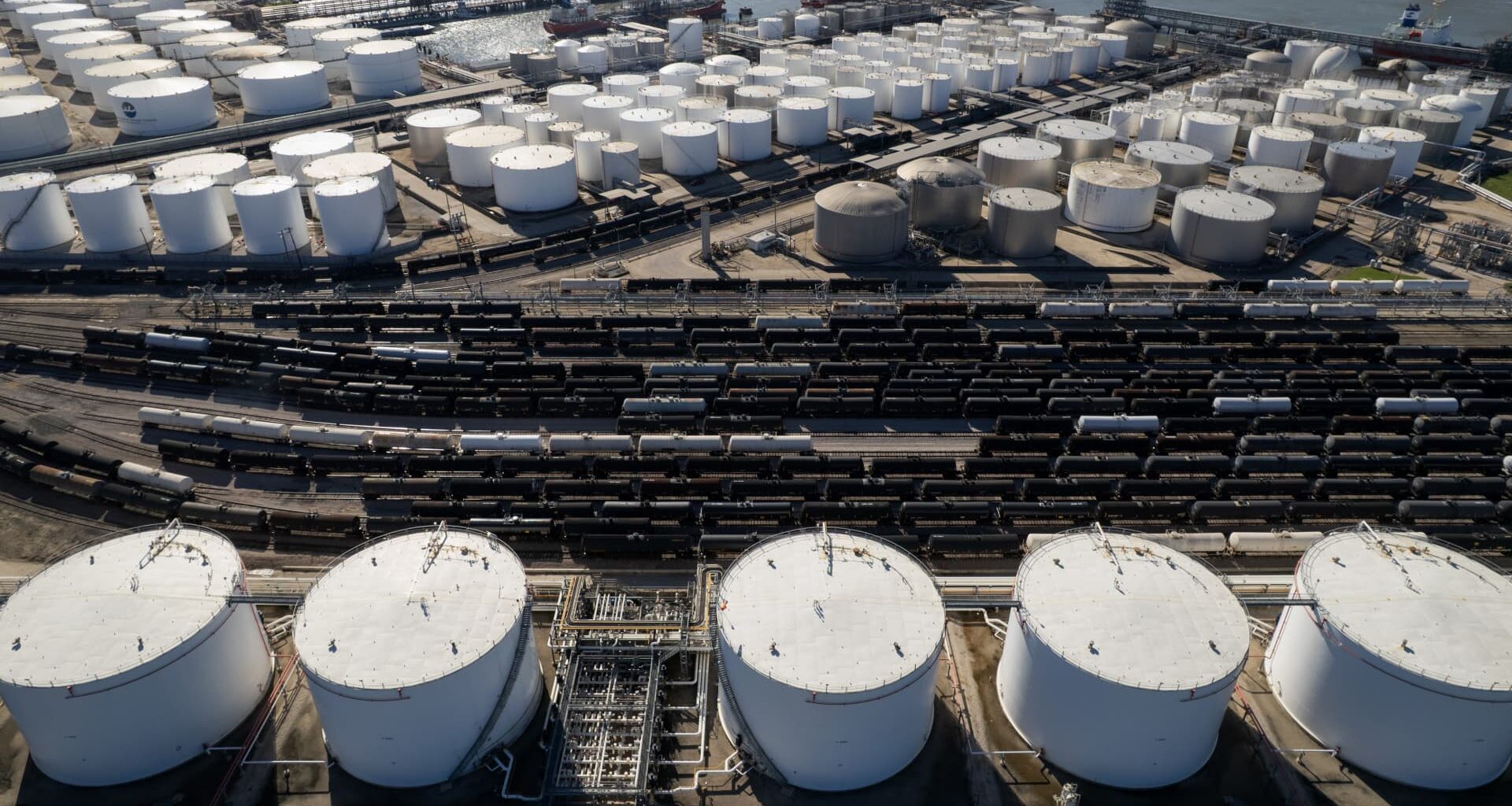 Brent oil price near $100 again with U.S.-Iran talks uncertain and Hormuz still blocked