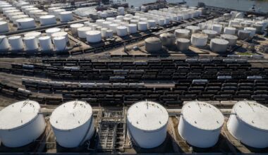 Brent oil price near $100 again with U.S.-Iran talks uncertain and Hormuz still blocked