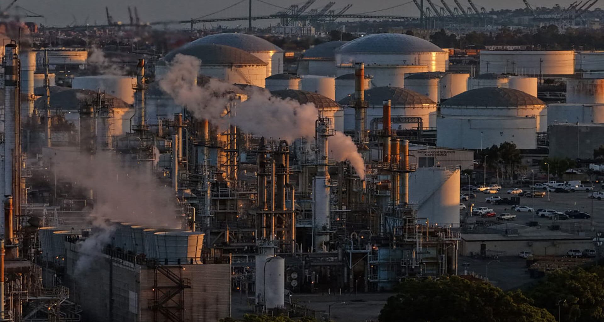 U.S. oil prices fall more than 9% after Trump agrees to suspend attacks on Iran for two weeks