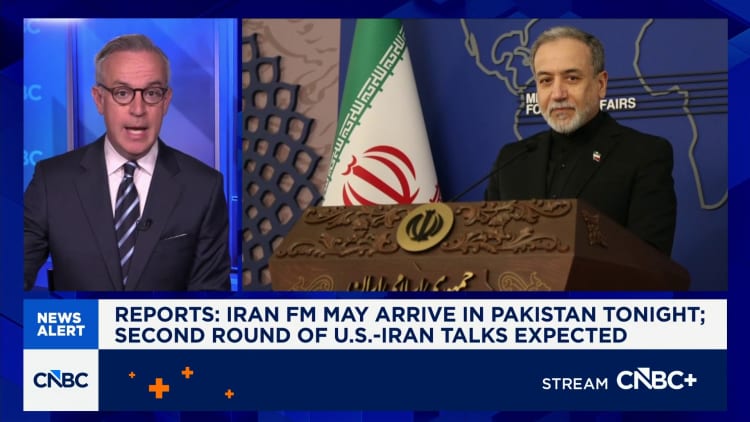 Iran FM may arrive in Pakistan tonight, second round of U.S.-Iran talks expected: Reports