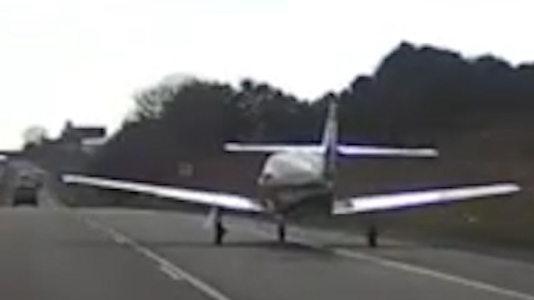 118575_PA_plane_highway thmb.jpg