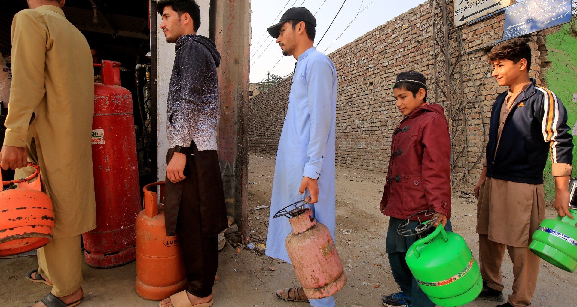 How war on Iran turned Pakistan’s LNG surplus into a looming shortage | US-Israel war on Iran News