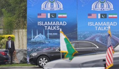 US and Iranian officials arrive in Pakistan for high-stakes peace talks to resolve conflict