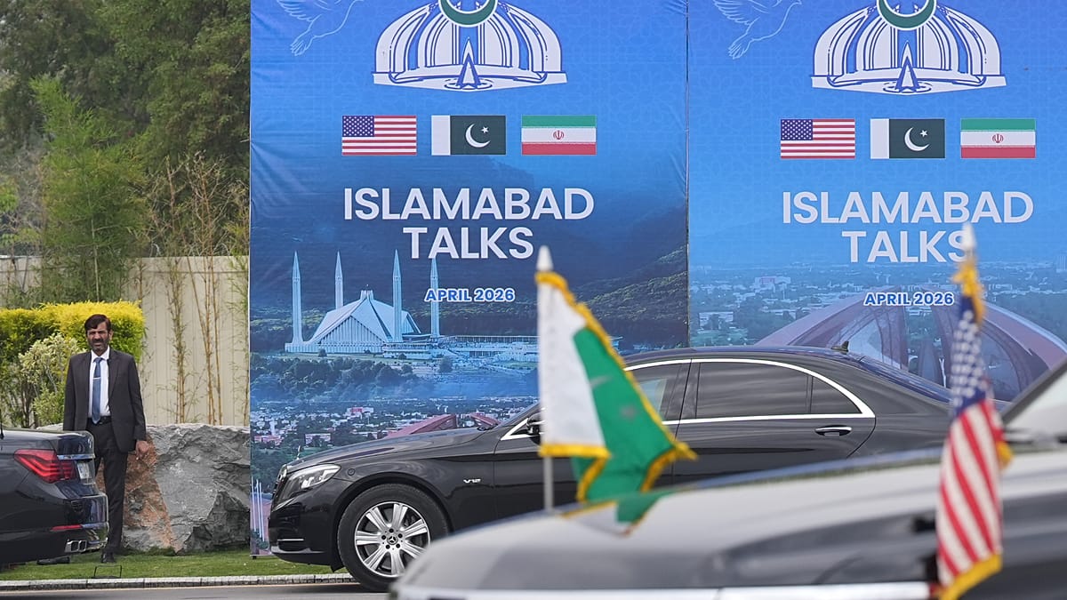 US and Iranian officials arrive in Pakistan for high-stakes peace talks to resolve conflict