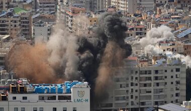 Ceasefire threatened as Iran closes strait again and Trump warns US troops to remain