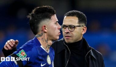 Enzo Fernandez talking to Chelsea manager Liam Rosenior.