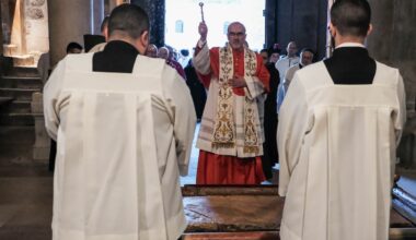 One year ago, on April 13, 2025, the Latin Patriarch of Jerusalem, Pierbattista Pizzaballa, participated in Palm Sunday processions and prayer at the Church of the Holy Sepulcher, but this year he was banned. (Credit Image: © Nir Alon/ZUMA Press Wire APA Images)