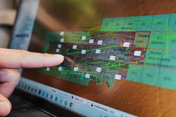An archaeologist points to a computer screen, showing a map of the wreck of Danish flagship "Dannebroge" that sank during the Battle of Copenhagen in 1801. in Copenhagen, Denmark, Tuesday, March 31, 2026. (AP Photo/James Brooks)