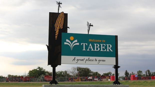 Taber, Alta., named 2026 Hockeyville champ after arena explosion