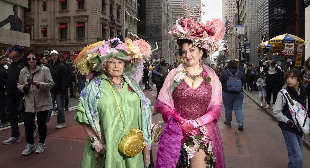 NYC’s Easter Bonnet Festival draws huge crowd despite a drizzly weather