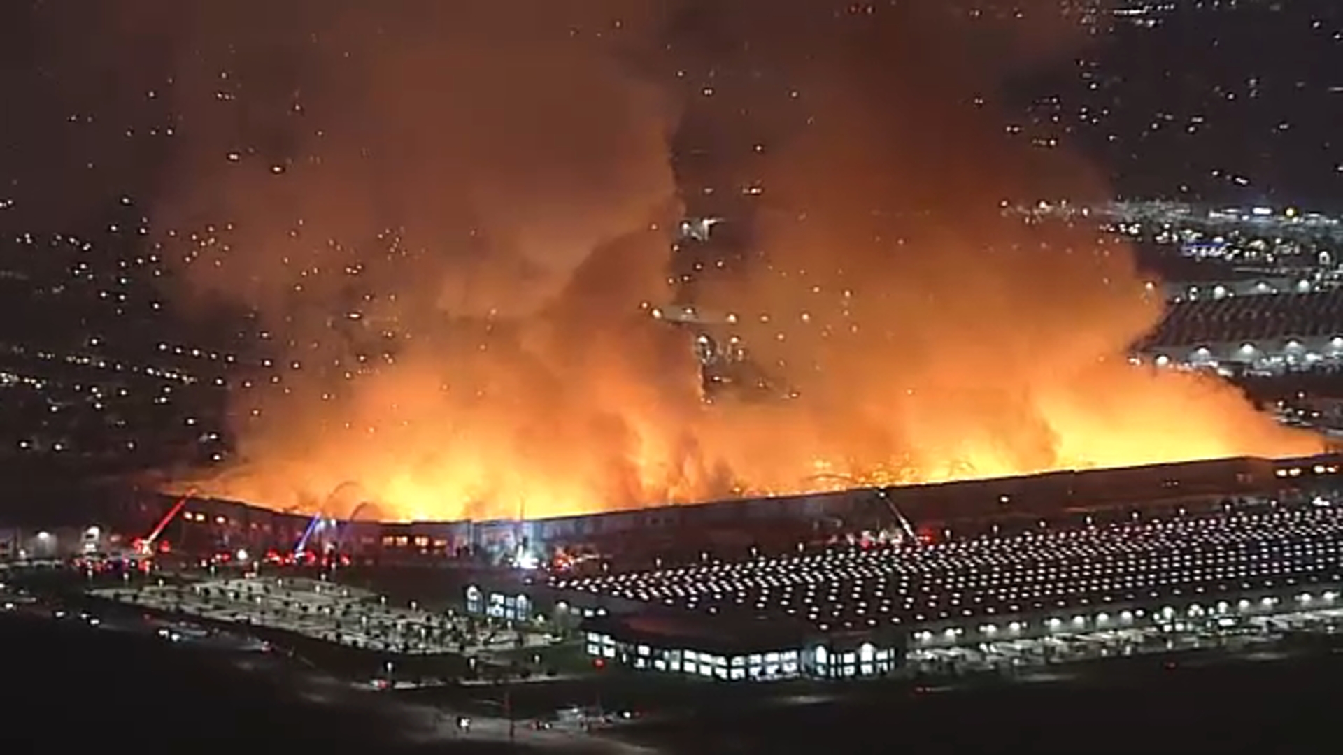 Massive fire tears through warehouse in Ontario