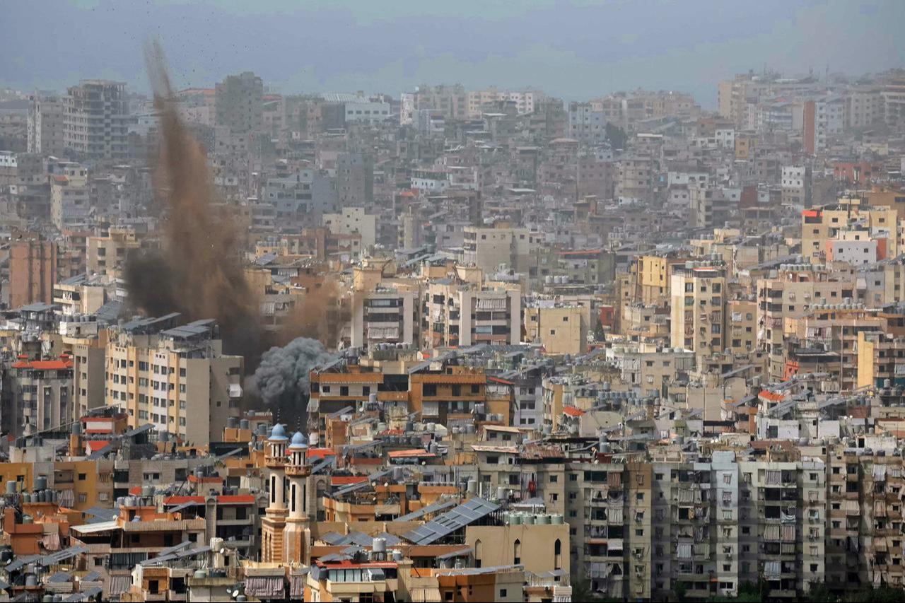 Smoke rises from the site of an Israeli airstrike that targeted an area in Beirut's southern suburbs, on April 5, 2026. (AFP Photo)
