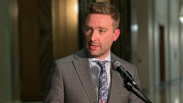 Sask. to empower College of Physicians and Surgeons to investigate 'unlawful practice of medicine'