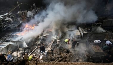 Ceasefire is threatened as Israel expands Lebanon strikes and Iran closes strait again