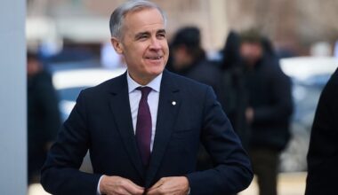 Liberals descend on Montreal for convention on the cusp of a majority government