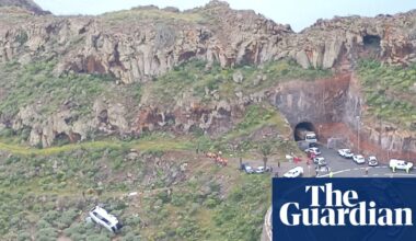 One dead and 27 injured after bus with British passengers crashes in Canary Islands | Spain