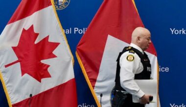 6 Toronto police officers charged in corruption probe now suspended without pay