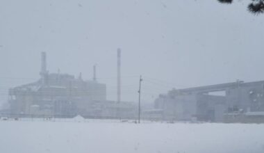 Maine lawmakers approve first-in-nation temporary ban on data centers