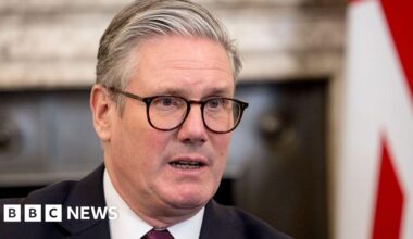 Things can't go on like this with online safety, Starmer tells tech bosses - BBC