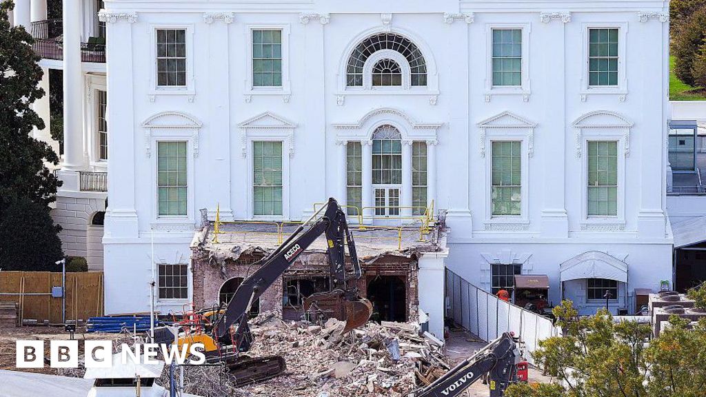 Judge halts above-ground construction of Trump's White House ballroom - BBC