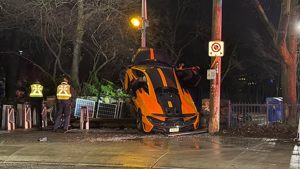 McLaren driver charged after supercar slams into wall, bike rack near Casa Loma