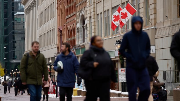 Federal government might have to acquire new office space for public servants, analysis finds
