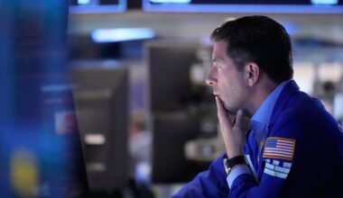 North American stocks rally, oil falls more than 10% after Iran says Strait of Hormuz is open