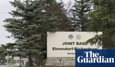 Two US army soldiers injured by brown bear during training exercise in Alaska | Alaska