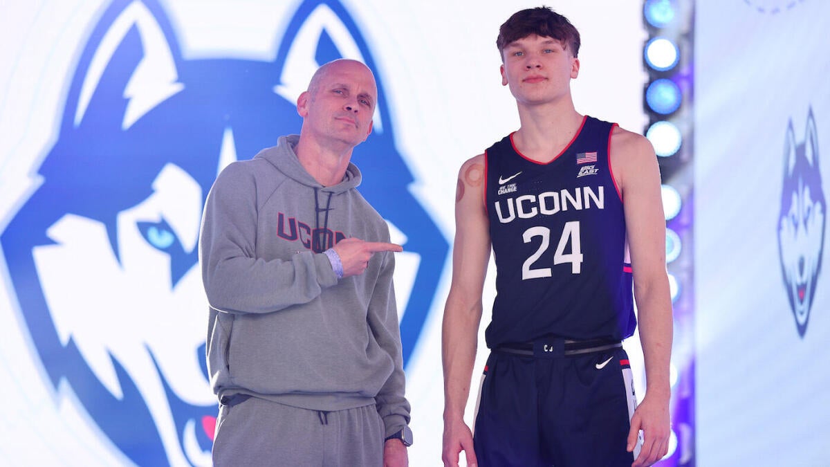 UConn G Braylon Mullins returning for sophomore season