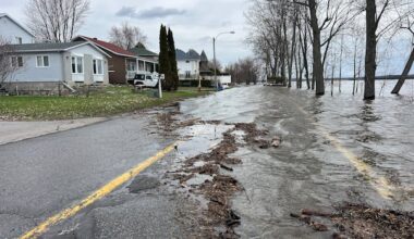 Water levels could peak in Gatineau on Monday, evacuations underway elsewhere