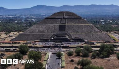 Canadian woman killed in shooting at Mexico's ancient pyramids - BBC
