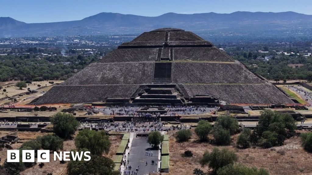 Canadian woman killed in shooting at Mexico's ancient pyramids - BBC
