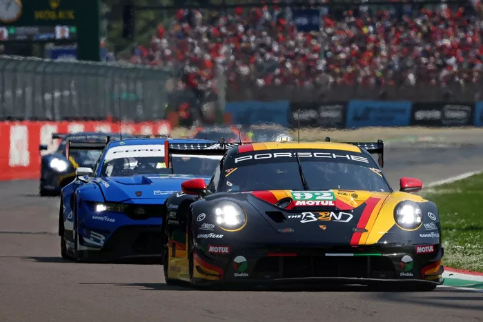 #92 The Bend Manthey Porsche 911 GT3 R: Yasser Shahin, Riccardo Pera, Richard Lietz