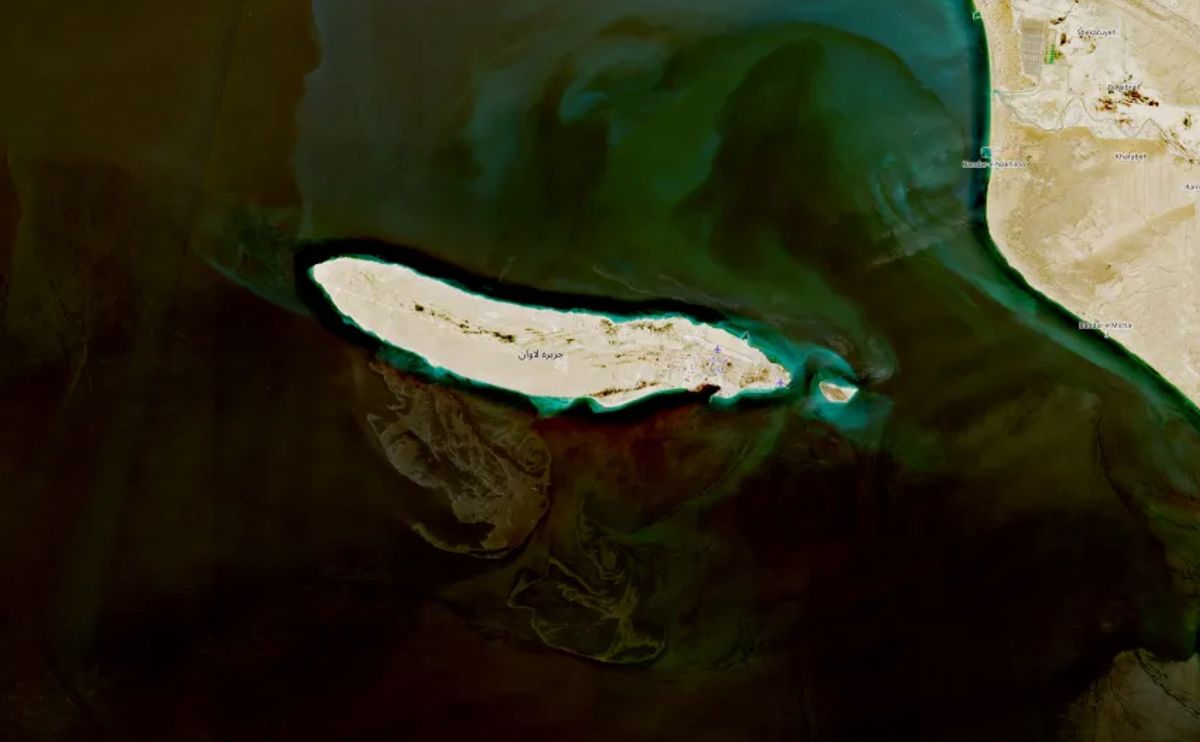 oil spill Lavan Island