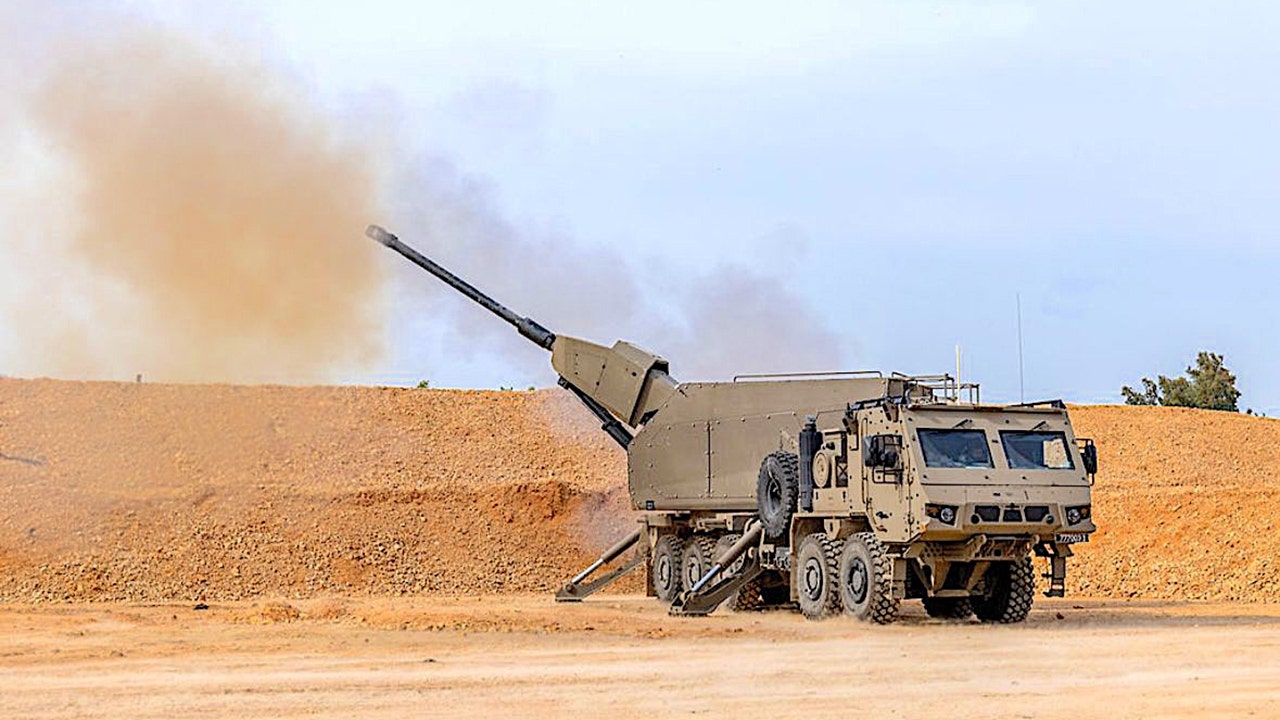 Israel deploys Ro'em self-propelled howitzer against Hezbollah in Lebanon