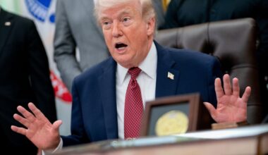 Trump Urges Companies to Forgo Tariff Refunds After Supreme Court Ruling