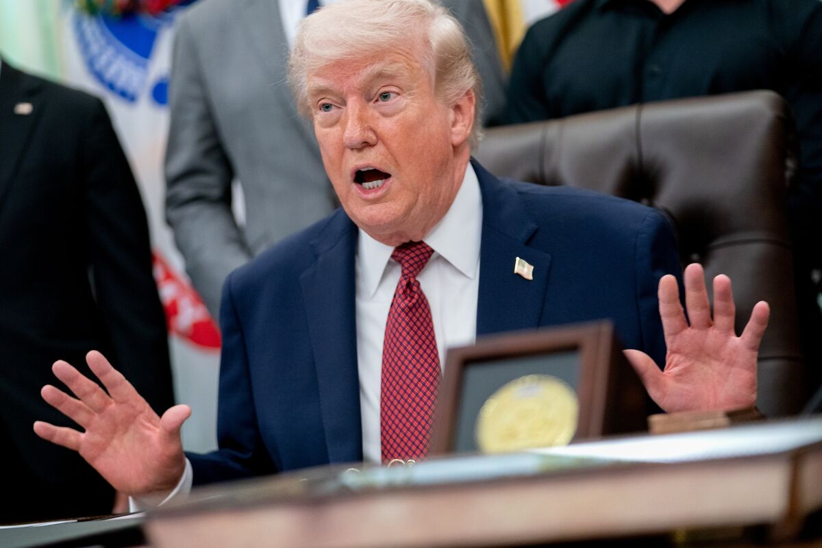 Trump Urges Companies to Forgo Tariff Refunds After Supreme Court Ruling