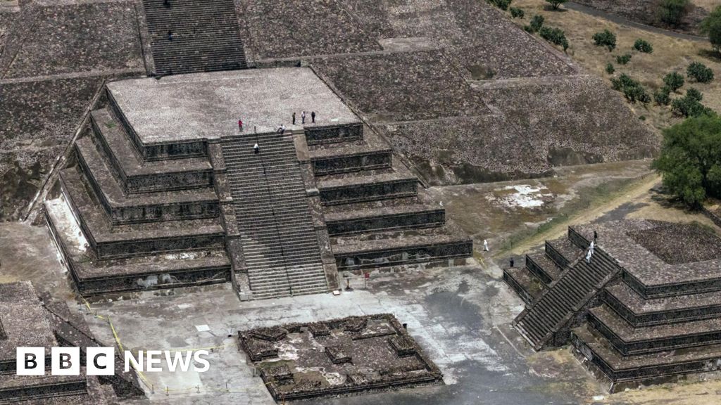 Mexico official: Teotihuacán gunman carried material related to US mass shooting - BBC