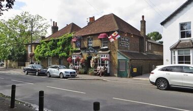 Home Office 'secretly' moves migrants into cottage just yards from primary school