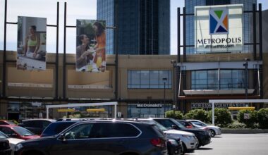 B.C. mall owner, security company ordered to pay $1.8M to falsely arrested 18-year-old