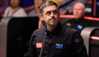 World Snooker Championship: John Higgins beats Ronnie O'Sullivan 13-12 in final-frame decider to book place in quarter-finals | Snooker News