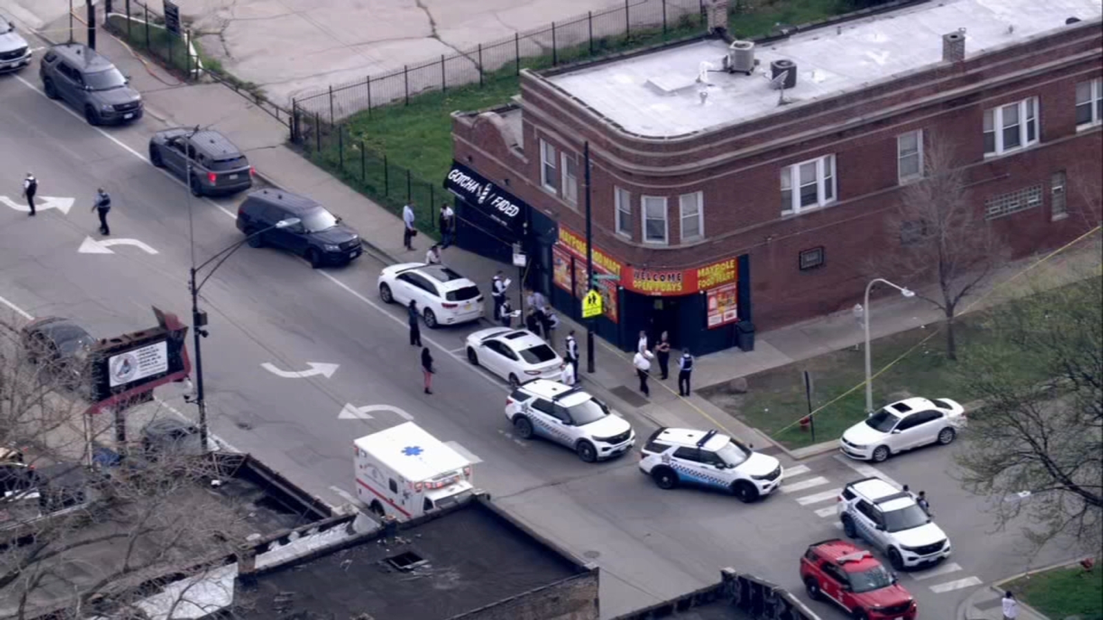 Chicago shooting: Rickia Williams, Kenneth Mbell Jr., Lavell Lee killed near businesses at Pulaski, Maypole in West Garfield Park