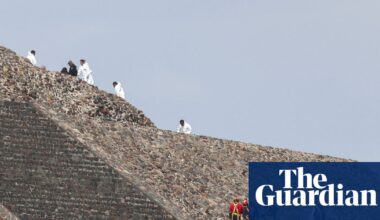 Canadian woman killed after gunman opens fire at Mexico’s Teotihuacán pyramids | Mexico