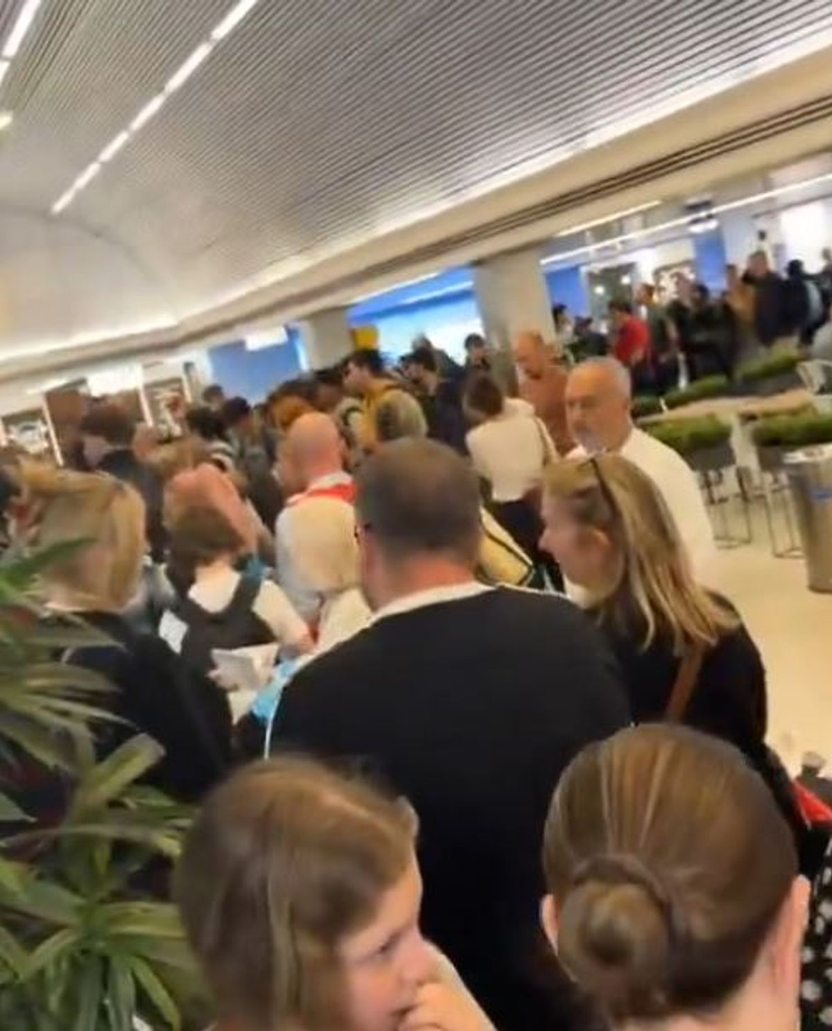 There were long queues at Milan airport border