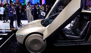 Tesla Q1 earnings, sales top forecasts as company sees 'tailwinds' boosting auto business