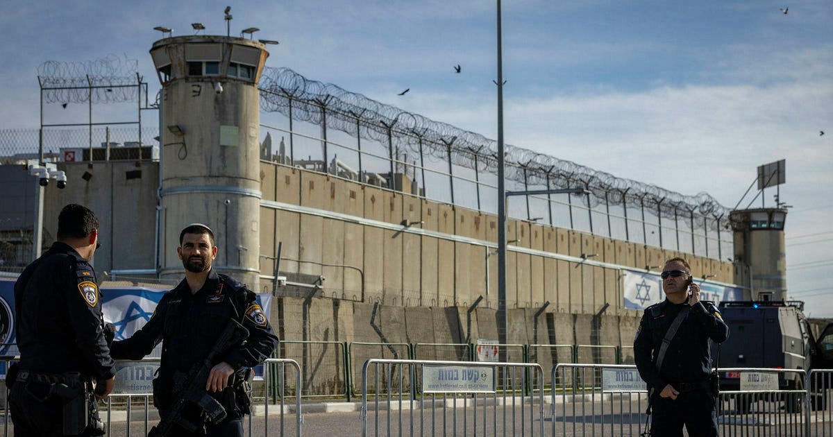 Israel Prison Service Restricts Palestinian Inmates' Access to Medical Equipment