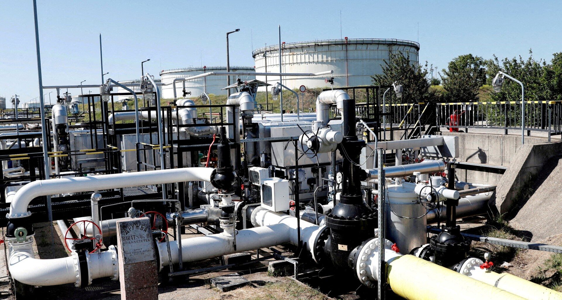 Ukraine says Druzhba pipeline running Russian oil to Europe can resume work | Russia-Ukraine war News