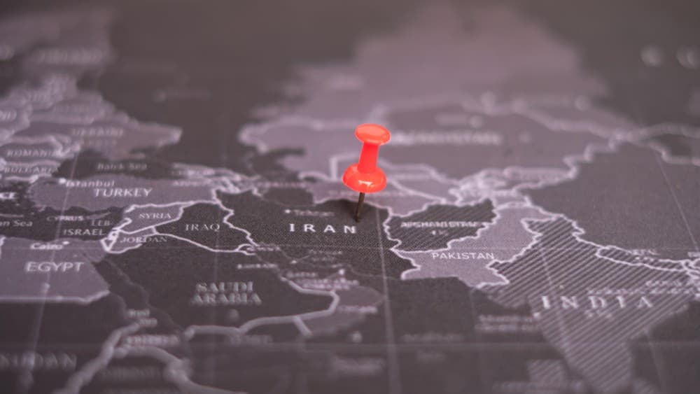 U.S., Israel Strike Iran’s Oil Export Hubs Ahead of Trump Deadline