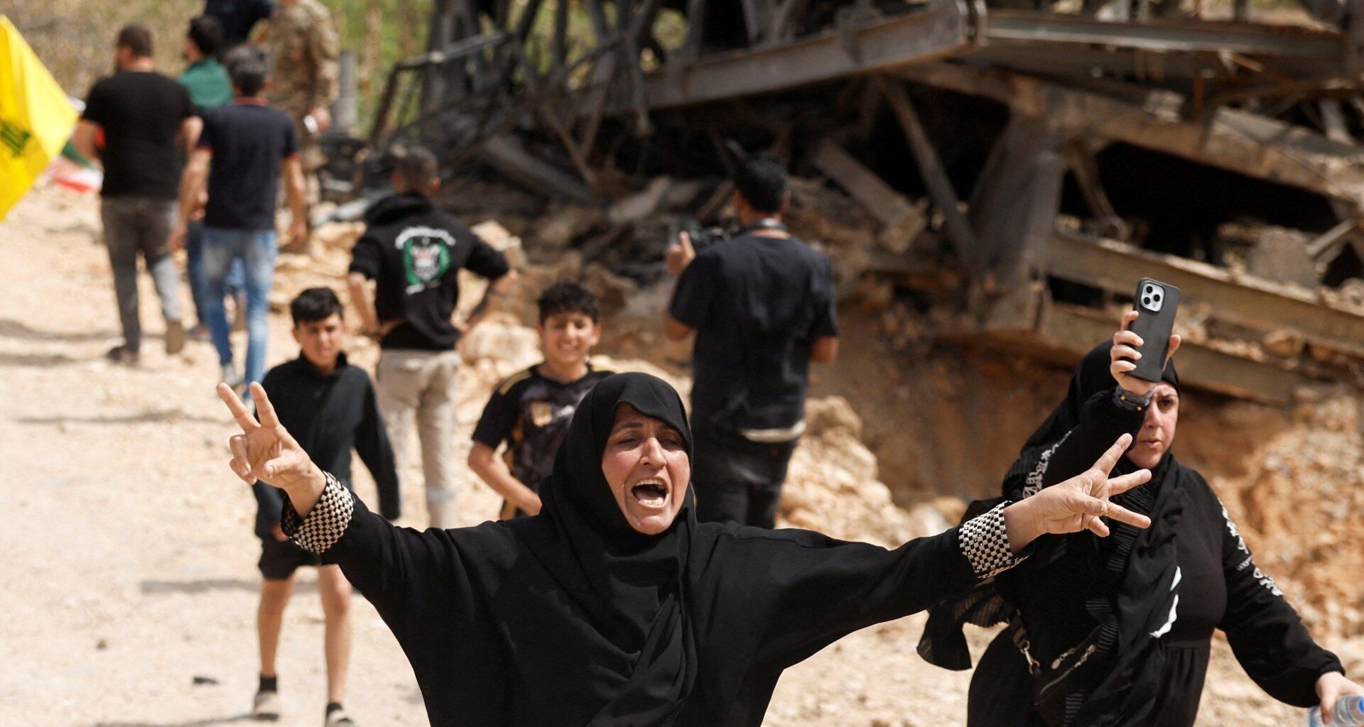 Lebanese return to devastated south as fragile 10-day truce takes hold | Israel attacks Lebanon News